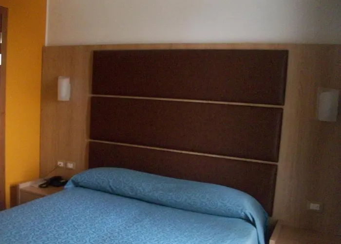 Otel Mondial 3*